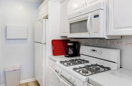 Eastern Malibu Condo | Oceanfront Gem w/Balcony, Pool, Hot Tub & Carbon Beach Access | Bluewater Haven