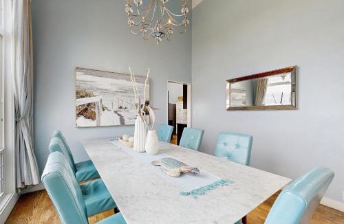 Fort Bragg House | Oceanfront Home with Hot Tub Beach Access Deck