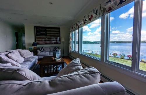 Hancock Point House | Oceanfront Jellison Beach House