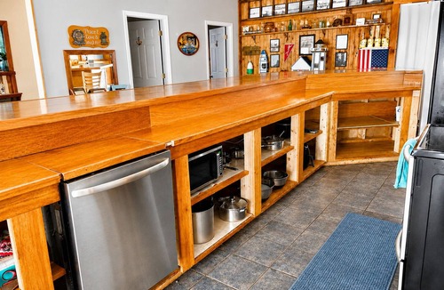 Sullivan Apartment | OCEANFRONT - Taunton Bay Escape with 2 Apts & Cottage - sleeps up to 13 people!