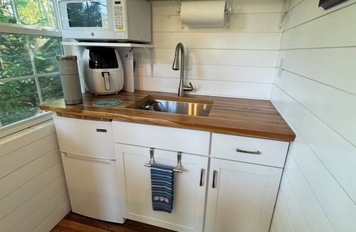 West Tremont Apartment | Oceanside Acadia Artist's Studio with high end finishes and local character