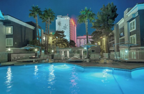 Las Vegas Resort | OFFICIAL LISTING | Wyndham - Desert Rose 2 Bed Suite Near Strip w/Full Kitchen