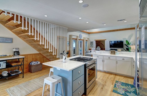 Seagrove Beach House | Old Seagrove "Lollypop House" | 4 BR | Sleeps 12 | Great Outdoor Space