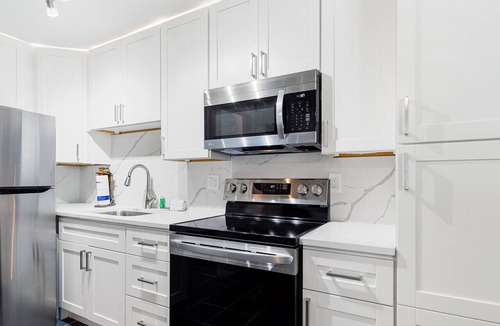 Siesta Key Village Condo | One Bed/One Bath Condo- Step From Siesta Key Beach with Pool On Property!