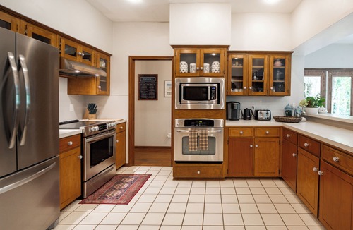 Northeast Pensacola House | One of a Kind Large MCM Home! Huge 400+yr Oaks 20 min to Pensacola Beach