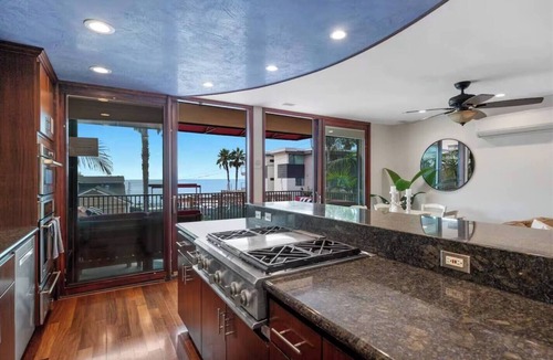 Beach Barber Tract Condo | Ooh la La Jolla! spa & ocean view!