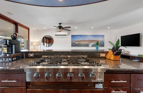 Beach Barber Tract Condo | Ooh la La Jolla! spa & ocean view!