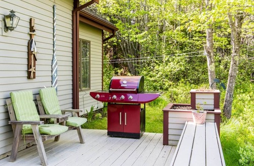 Hall Quarry House | Open and Sunny Saltbox Central to all of Acadia