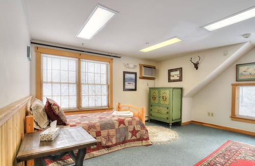 Oquossoc Hotel | Oquossoc Suite #8 | Upstairs Suite w/Kitchenette