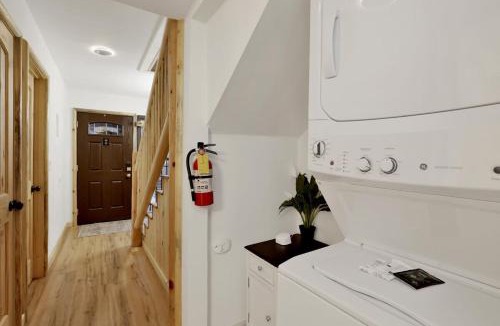 Big Bear Lake House | Ours De Ski Chateau at Snow Summit - Big Bear Basecamp Resort Condo w/Hot Tub