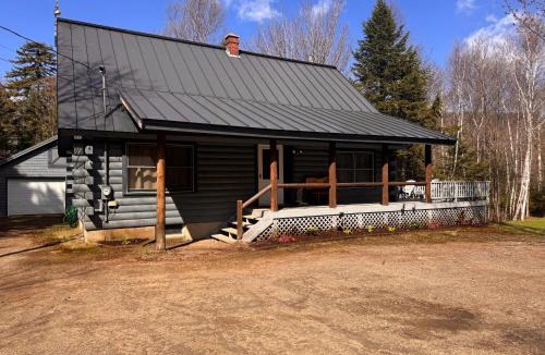 Rangeley House | Outta Range Outta Range, A Cozy Log Home Retreat