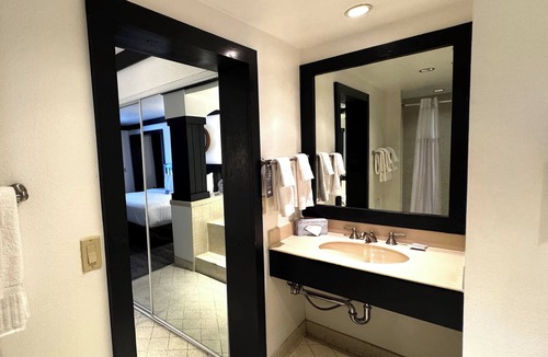 Las Vegas Hotel | OYO Hotel and Casino Las Vegas