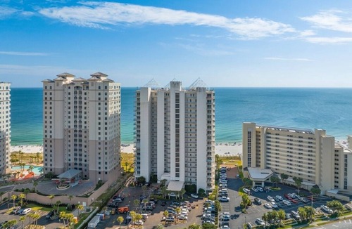 Ono Island Condo | Palacio 203 BeachFront!Great Amenities &Decor!BestView 2Pools!Pickleball Hot Tub