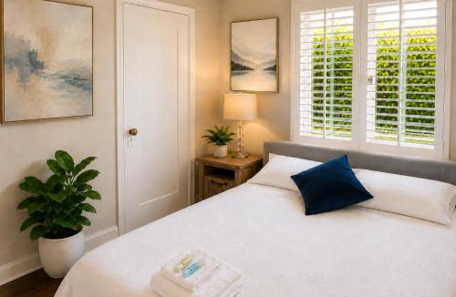 Melrose House | Palm Heated Pool Villa Near The Grove