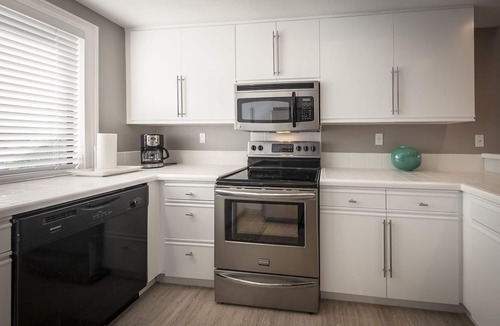 Palm Desert Condo | Palm Valley CC Condo, March and April 2026 some dates available