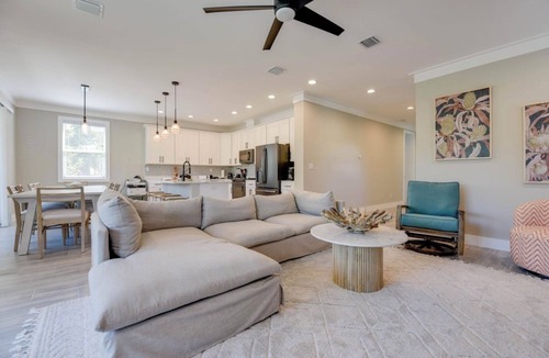Midtown House | Palms and Pool Paradise
