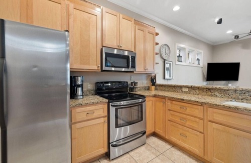 Crescent Beach House | Panama Dunes Townhome 3-4 minute walk to the beach spring dates available!