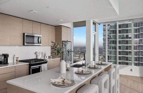 East Village Condo | Panoramic Bay View Condo Sleeps 8 Downtown San Diego