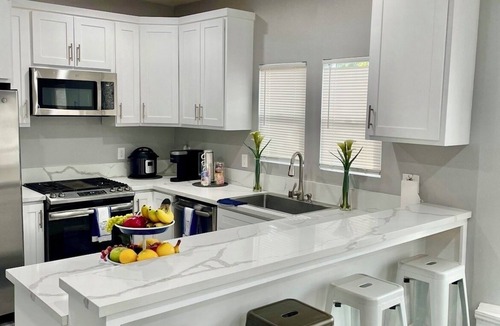 North Central House | Pasadena Retreat Walking Distance to Rose Bowl and Downtown.