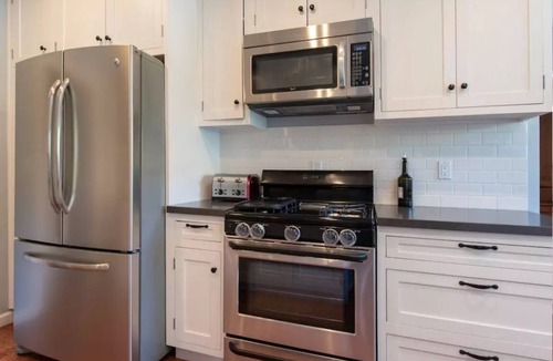 Larchmont House | Peaceful Bungalow in Larchmont Village