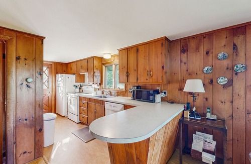 Owls Head Cabin | Peaceful coastal cabin with screened porch, water view of the cove, dog-friendly