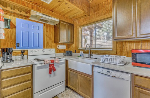 Cloudcroft Cabin | Peaceful & Private Cloudcroft Cabin with Deck!