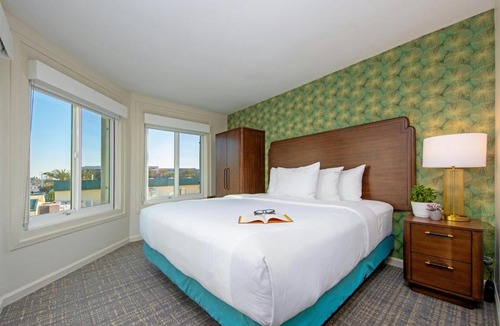 Anaheim Resort Resort | Peacock Suites