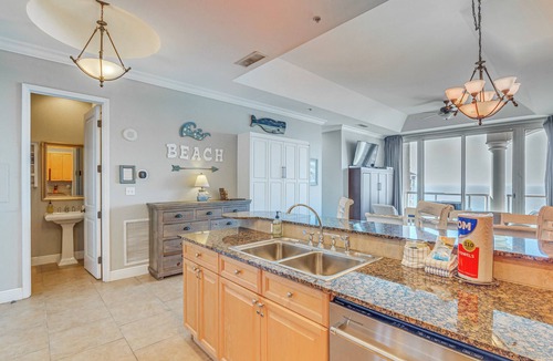 Pensacola Beach Apartment | Pensacola Beach Penthouse w/View + Pool Access!