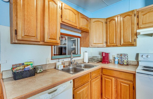 Pensacola House | Pensacola Home w/Private Dock - 7 Mi to Beaches