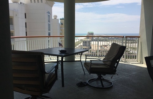 Navarre Beach Condo | PENTHOUSE 17th floor w. free Beach Service (chairs/umbrella) included!