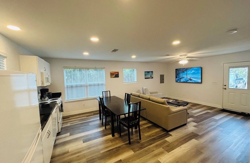Sanders Beach House | Perfect 1Bed 1 Bath /Downtown Pensacola, Fl /20 mins to Beach