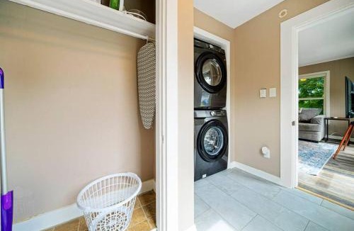 Southern Coast Apartment | Perfect 2BD location in Saco with Free Parking