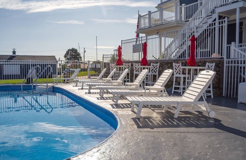 Hampton Hotel | Perfect second floor suite!
