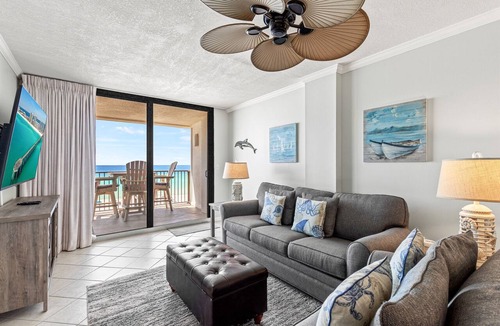 Navarre Beach Condo | Perrydise Beautifully Updated Condo Beach Service