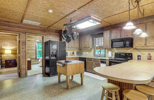 Ruffin House | Pet-Friendly Ehrhardt Home w/Private Pond & Yard!