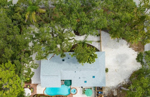 Pinecraft Villa | Pet Friendly Tropical Villa, Heated Salt Pool
