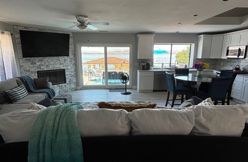 Lakeland Village House | Pickleball & Kayak Lakeside Retreat ,Courts, Views & Zen