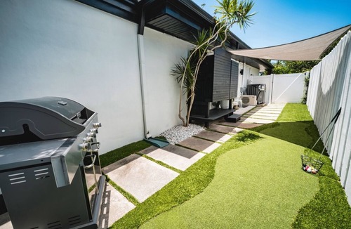 Harbor Bluffs House | Pike’s Graffiti Oasis Close to Beaches!
