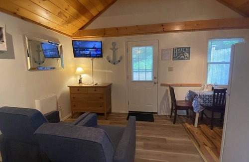 Lincolnville Cabin | Pine Grove Cottages: Cottage 11