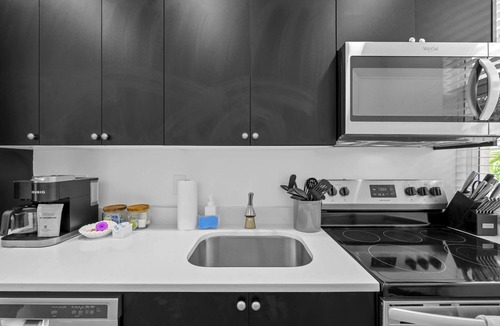 Gillespie Park Apartment | Pineapple Paradise - 2 Units - 13 min to Beach