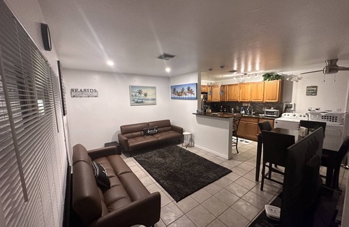 Warm Mineral Springs House | PLACE TO BE. we have everything you need