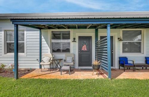 Sebring House | Pool Access + Course View: Golf Getaway in Sebring