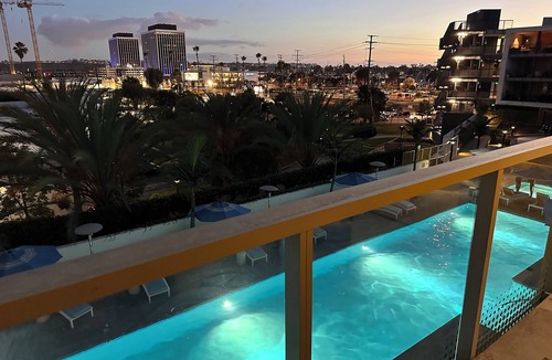 Culver - West Apartment | Pool view breathtaking Studio in heart of Marina Del rey free parking