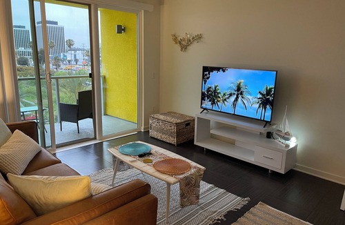 Culver - West Apartment | Pool view breathtaking Studio in heart of Marina Del rey free parking