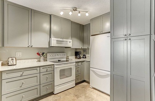 Amelia City Condo | Poolside Retreat: Close to Beach, Gated Complex
