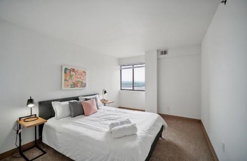 Downtown Harrisburg Apartment | PP 2312 Modern Corporate 1br, pool, Gym