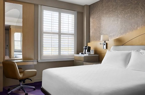 Pasadena Hotel | Prime Location! Onsite Pet-Friendly Property, Outdoor Pool, Parking