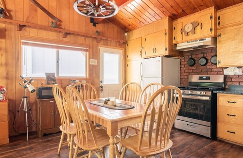Big Bear Lake Cabin | PRIME Location~Walk to Ski Shuttle ~ Fully Fenced ~ EV Charger ~ Mini Sled Hill