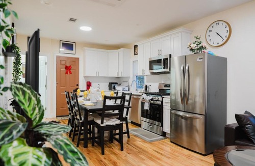 Milton Apartment | Pristine 5BR Milton Apt - Free Parking, Balcony, AC & TV 142