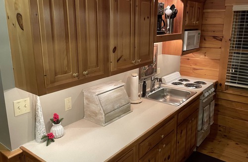 Orono Cabin | Private Cabin nestled very close to UMaine campus.